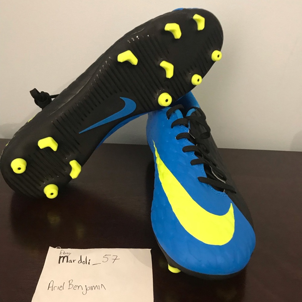 Nike Hypervenoms soccer cleats size 11 852547-004